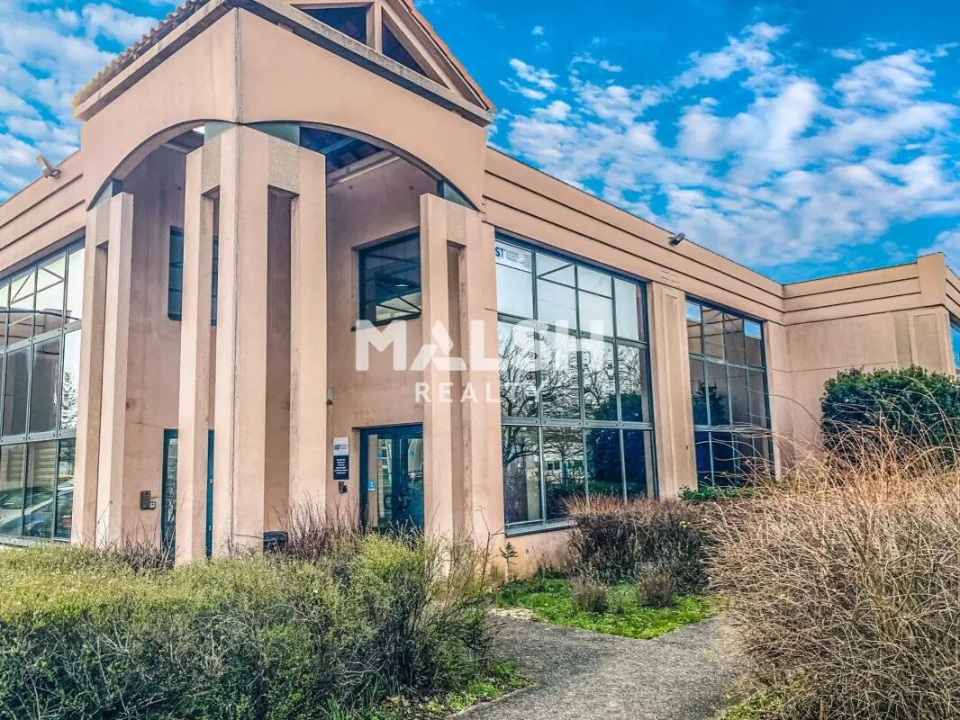 Bureau dans Bron à louer Photo du bâtiment- Image 1 de 9