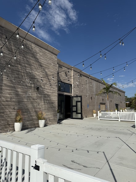 651 W Whittier Blvd, La Habra, CA à louer - Photo du bâtiment - Image 1 de 5