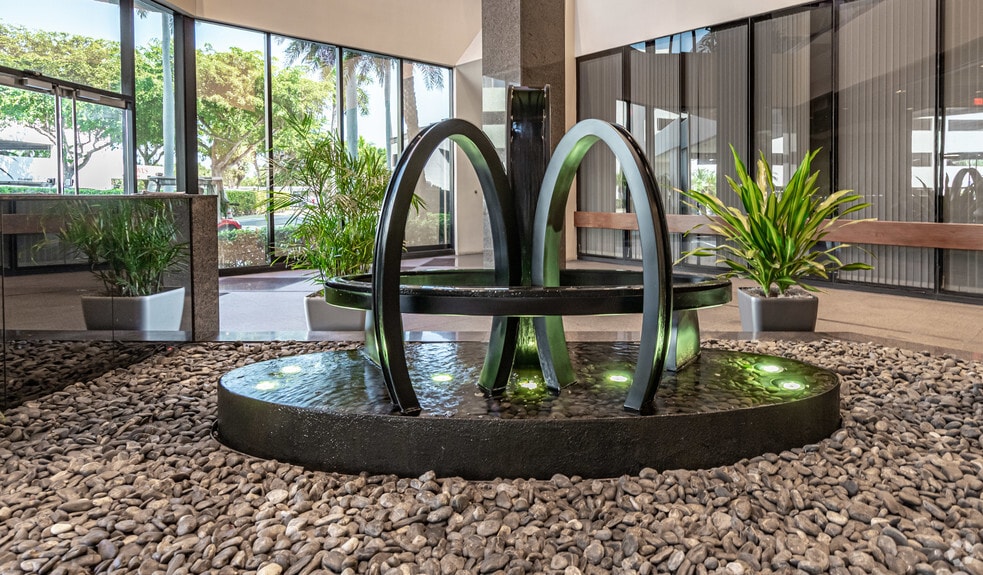 1555 Palm Beach Lakes Blvd, West Palm Beach, FL for lease - Lobby - Image 2 of 22