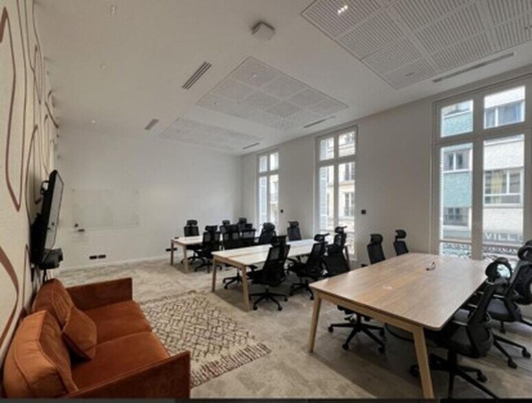 21 B Bis Rue De Bruxelles, Paris for lease - Interior Photo - Image 2 of 5