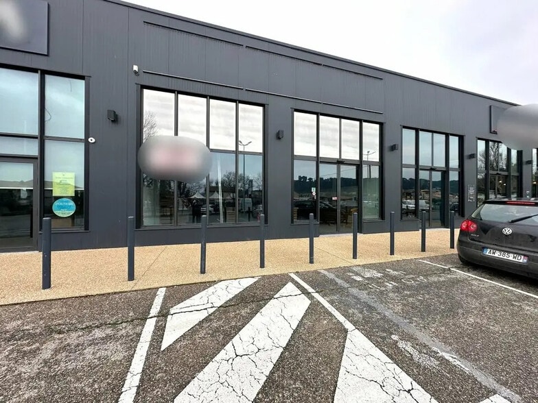 Retail in Châteaurenard for lease - Building Photo - Image 3 of 9