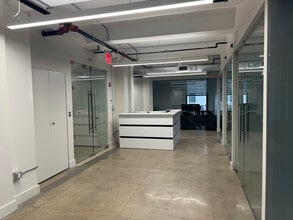 225 Broadway, New York, NY for lease Building Photo- Image 2 of 3