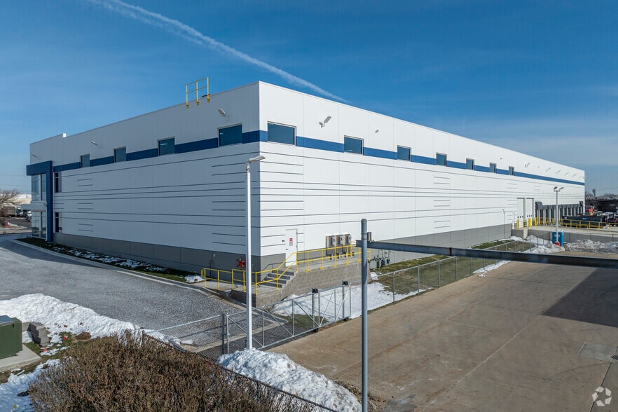 600-700 Devon Ave, Bensenville, IL for lease - Building Photo - Image 3 of 5