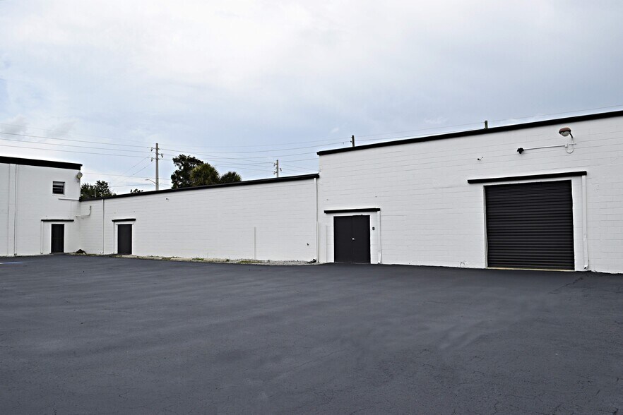 2400 Silver Star Rd, Orlando, FL à vendre - Photo du bâtiment - Image 2 de 13