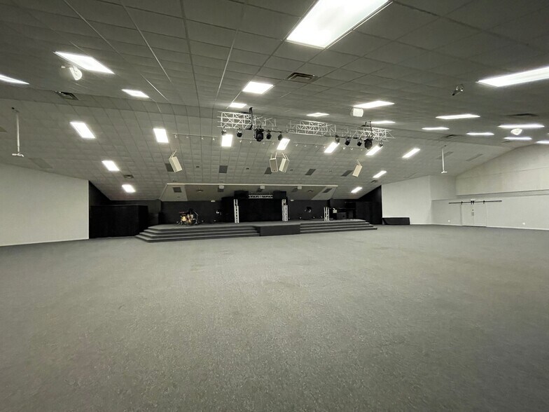 6317 Old US 23, Fenton, MI à vendre - Photo intérieure - Image 2 de 49