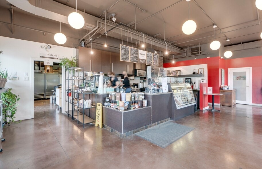 502 25th Ave NW, Calgary, AB for lease - Interior Photo - Image 3 of 13
