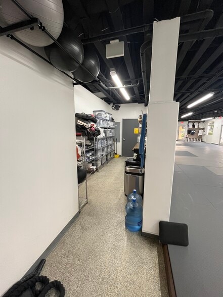 23333 Cinema Dr, Santa Clarita, CA à louer - Photo du bâtiment - Image 3 de 11