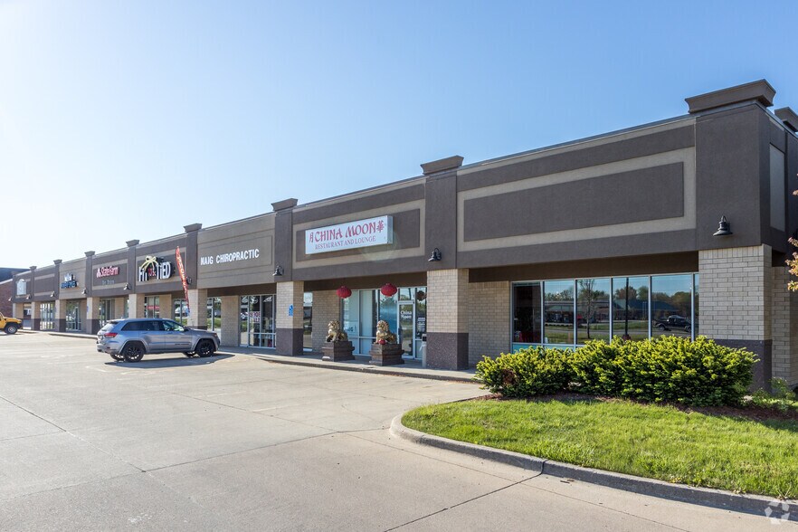 225 SE Oralabor Rd, Ankeny, IA à louer - Photo du bâtiment - Image 2 de 4