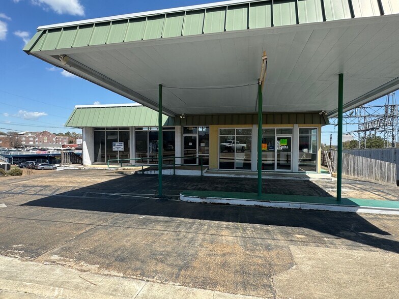 2800 N State St, Jackson, MS à louer - Photo du bâtiment - Image 2 de 8