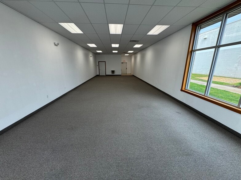 5351-5365 Alpine Ave NW, Comstock Park, MI for lease - Building Photo - Image 2 of 6