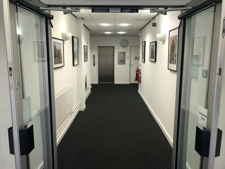 1-4 Long Causeway, Peterborough à louer - Photo du bâtiment - Image 2 de 3