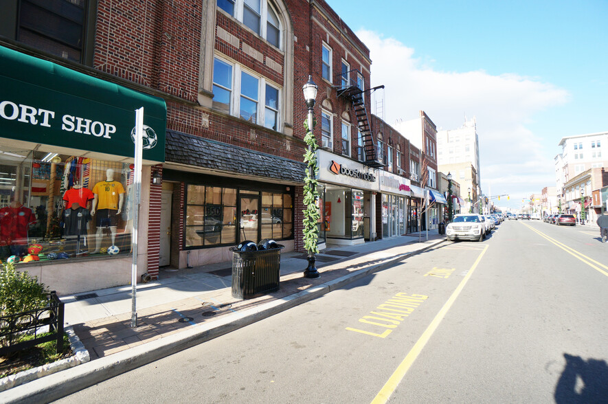 215 Main St, Hackensack, NJ for sale - Building Photo - Image 1 of 1