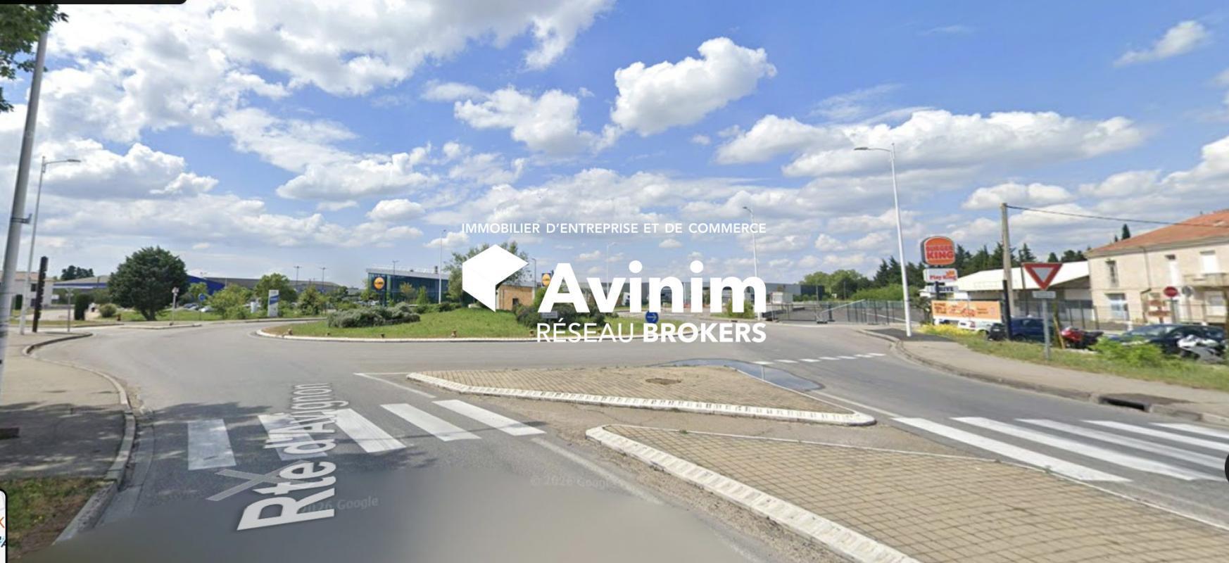 Retail in Châteaurenard for lease Building Photo- Image 1 of 3