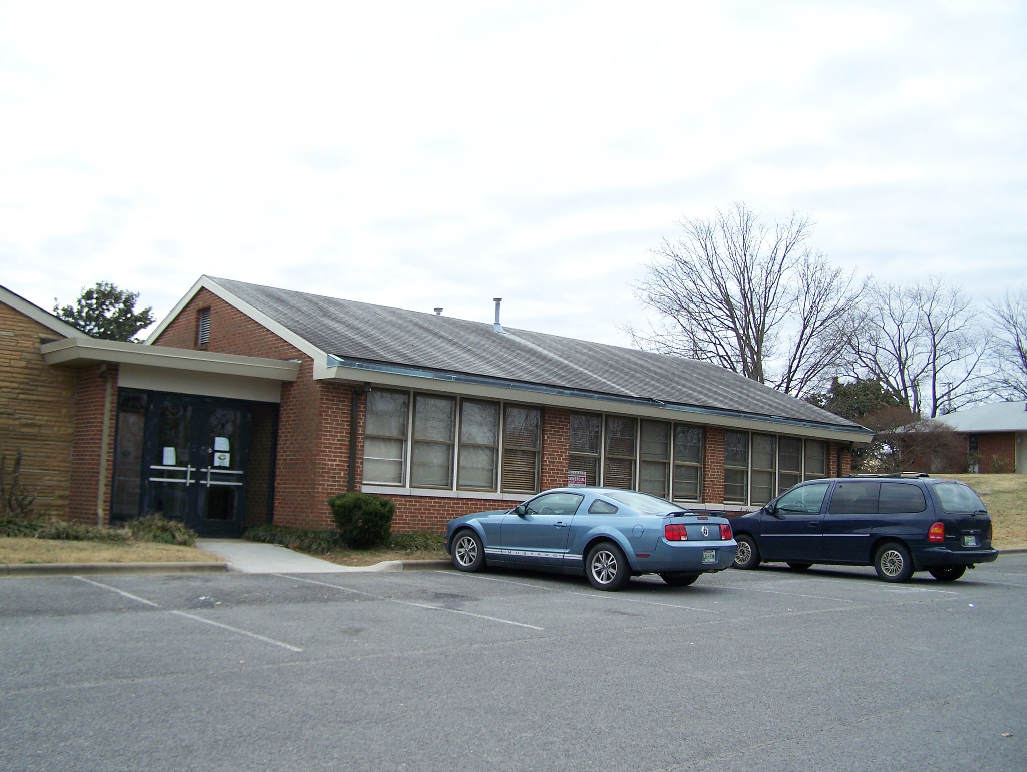 8200 Kingston Pike, Knoxville, TN for lease Building Photo- Image 1 of 2