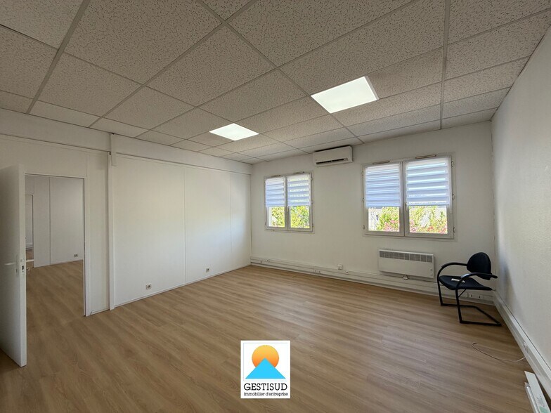 248 Avenue Des Paluds, Aubagne à louer - Photo du bâtiment - Image 2 de 5