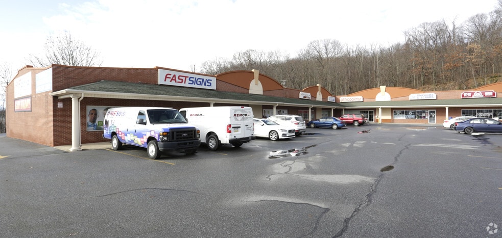 205-235 Scranton Carbondale Hwy, Scranton, PA for lease - Building Photo - Image 2 of 9