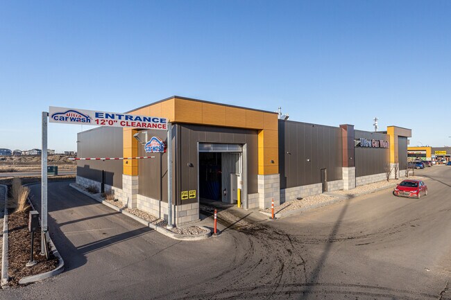 Plus de détails pour 4381 167 Av NW, Edmonton, AB - Commerce de détail à vendre