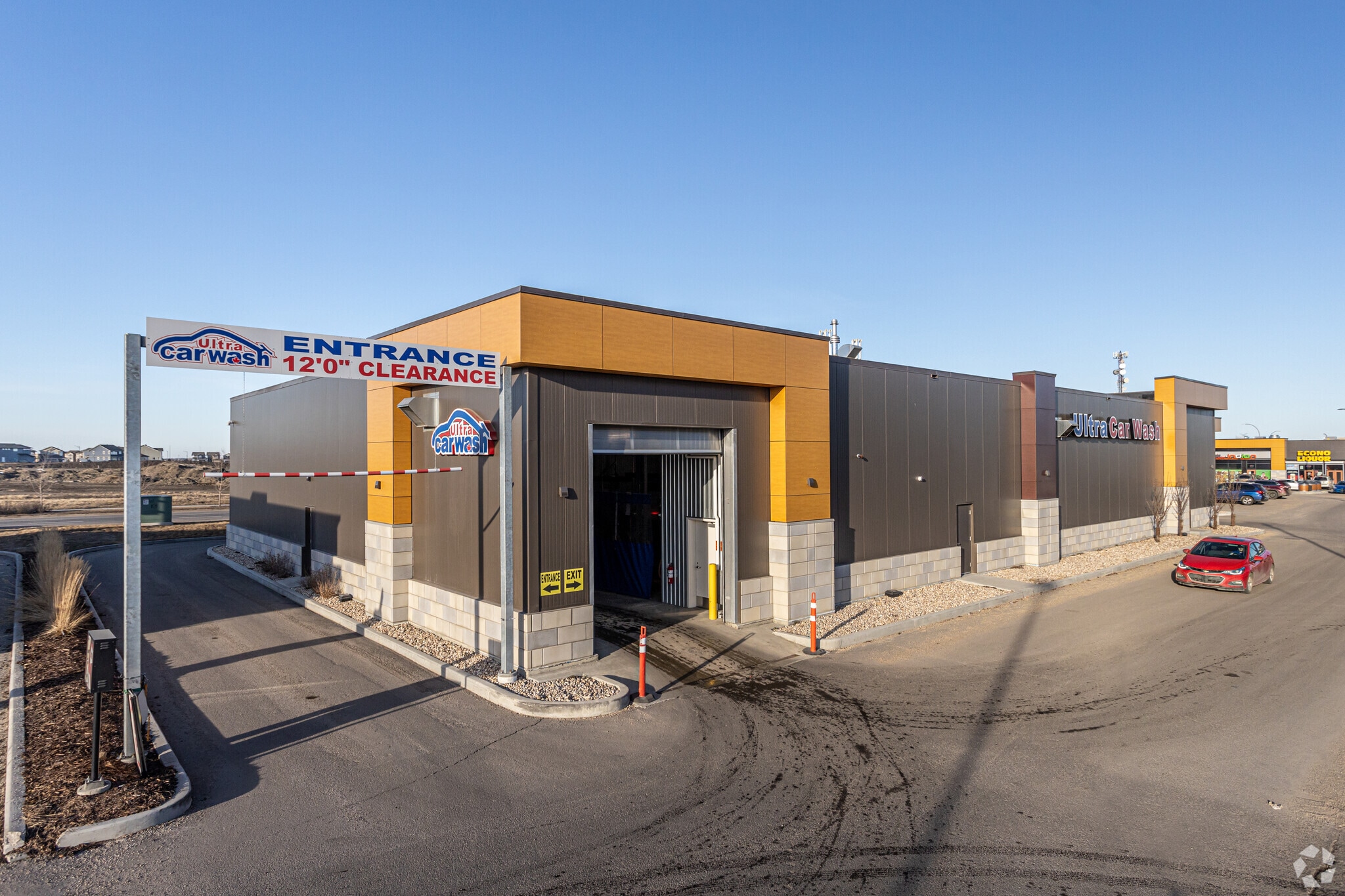 4381 167 Av NW, Edmonton, AB for sale Primary Photo- Image 1 of 6