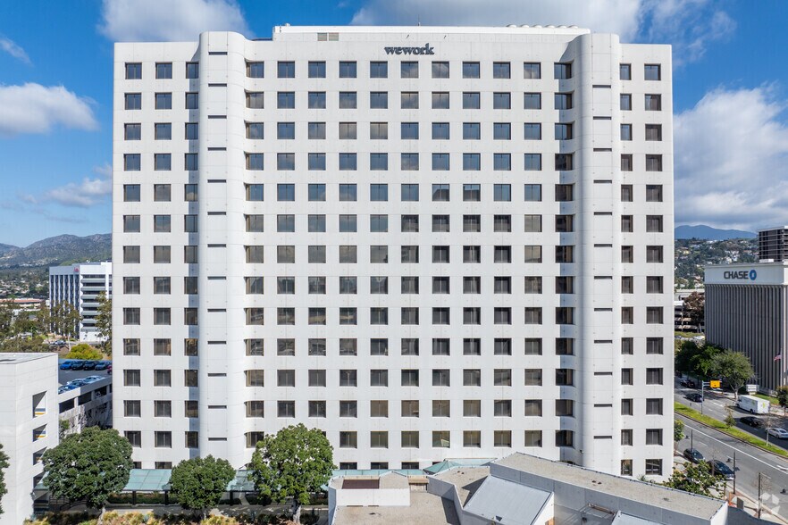 611 N Brand Blvd, Glendale, CA à louer - Photo du bâtiment - Image 2 de 22