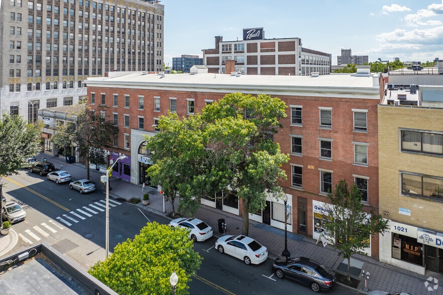 1001 Main St, Bridgeport, CT for lease - Building Photo - Image 2 of 7