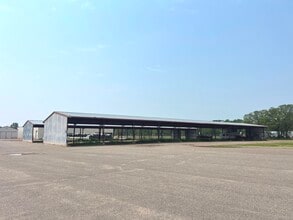 609 13th Ave NE, Little Falls, MN à louer Photo du bâtiment- Image 2 de 3