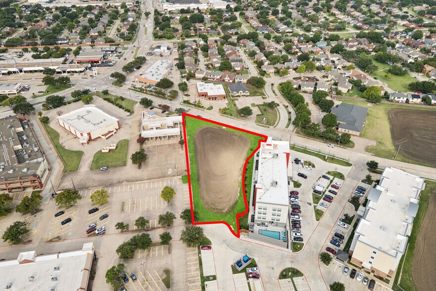 3320 Premier Dr, Plano, TX à vendre - Photo du bâtiment - Image 2 de 10