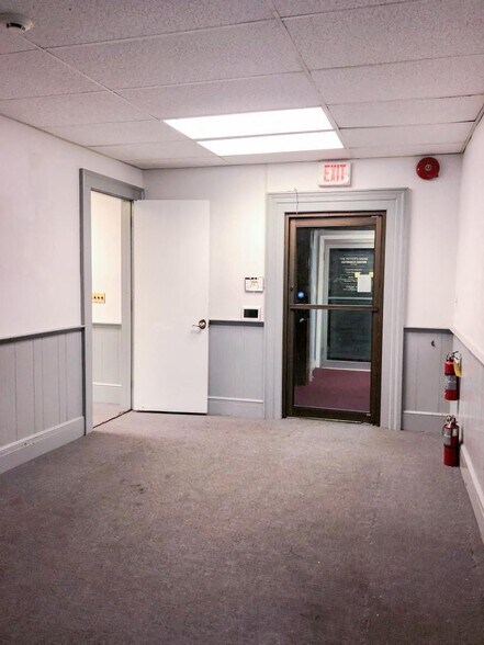 102 E Front St, Plainfield, NJ à louer - Photo du bâtiment - Image 3 de 5
