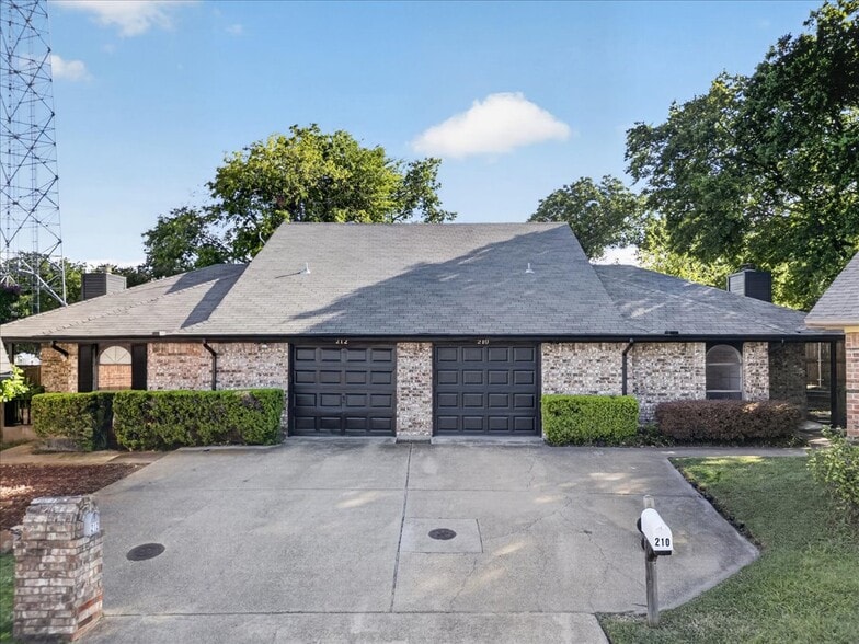 210-212 Saint Marys Pl, Rockwall, TX for sale - Primary Photo - Image 1 of 40
