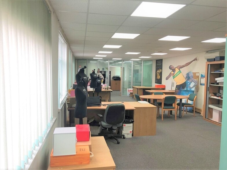 Pier Rd, Feltham à vendre - Photo intérieure - Image 3 de 16