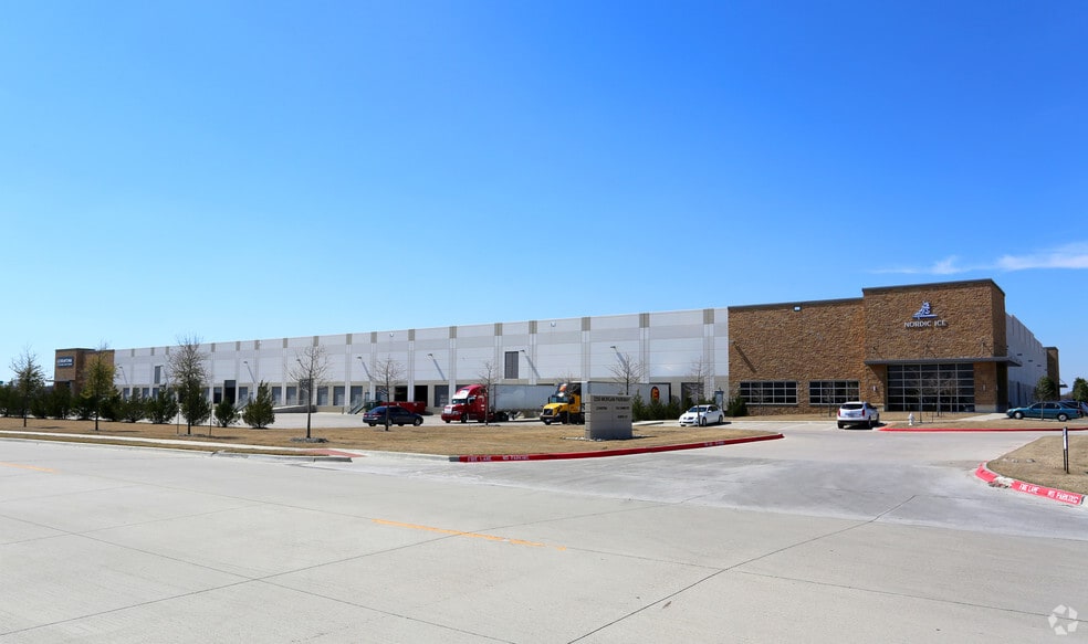 12121 N Stemmons Fwy, Dallas, TX for lease - Building Photo - Image 2 of 5