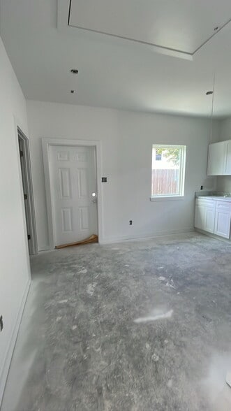 11355 N Sam Houston Pky E, Humble, TX for lease - Building Photo - Image 1 of 3
