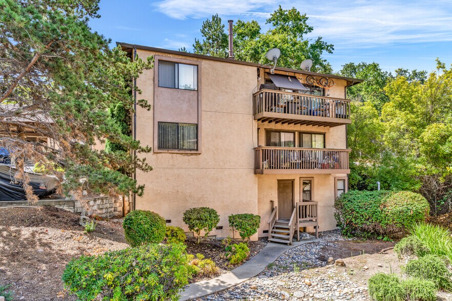 301 Country View Ln, Pleasant Hill, CA à vendre - Photo du bâtiment - Image 3 de 20