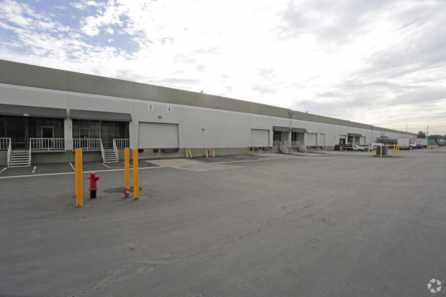 331-401 W Victoria St, Gardena, CA for lease - Building Photo - Image 2 of 12