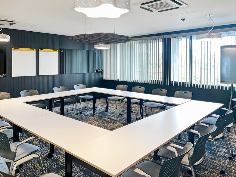 750 N Palm Canyon Dr, Palm Springs, CA for lease - Interior Photo - Image 2 of 14