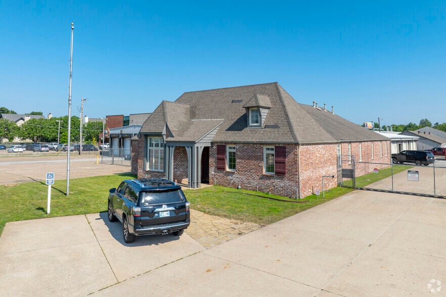 8401-8403 E 41st St, Tulsa, OK for sale - Building Photo - Image 1 of 4