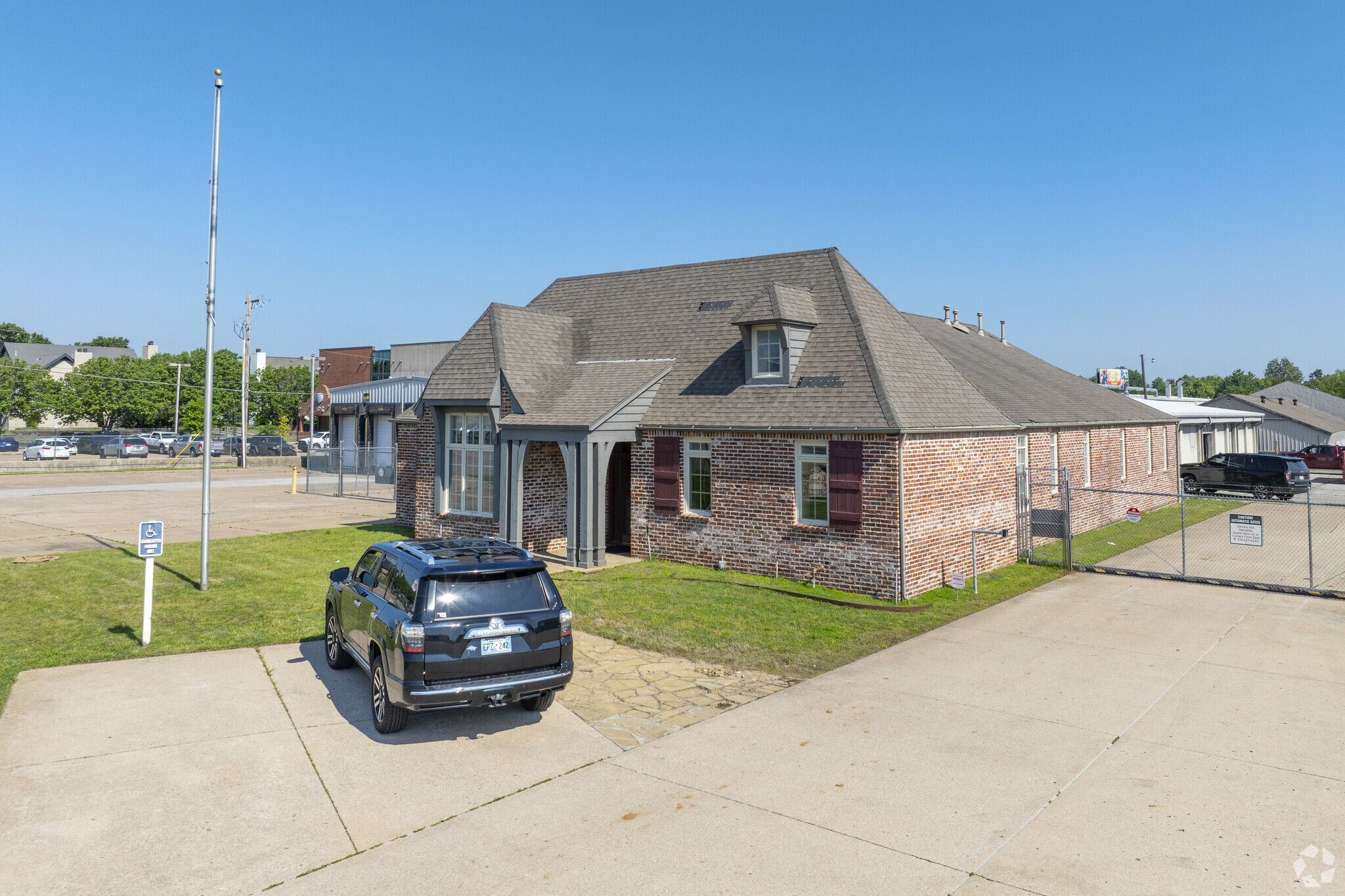 8401-8403 E 41st St, Tulsa, OK for sale Building Photo- Image 1 of 5