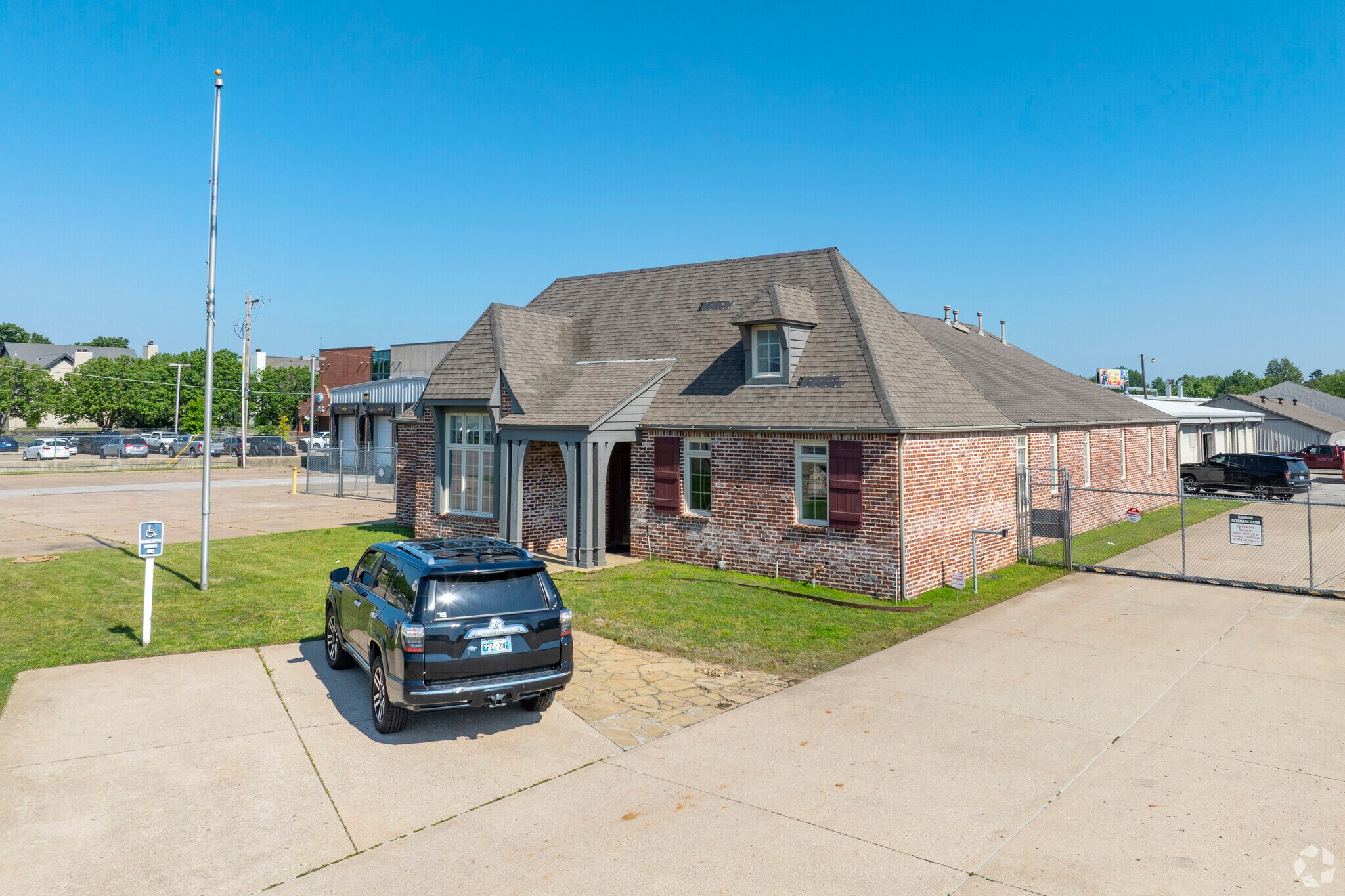 8401-8403 E 41st St, Tulsa, OK à vendre Photo du bâtiment- Image 1 de 5