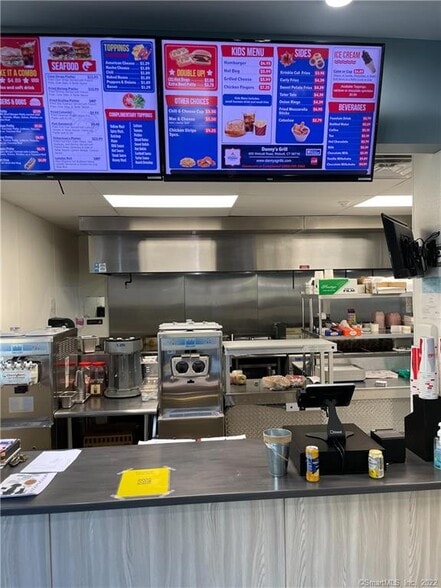 605 Wolcott Rd, Wolcott, CT for sale - Interior Photo - Image 2 of 48