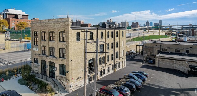 More details for 422 N 15th St, Milwaukee, WI - Office for Lease