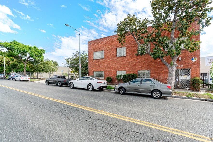 700-710 W Wilson Ave, Glendale, CA for lease - Building Photo - Image 1 of 40