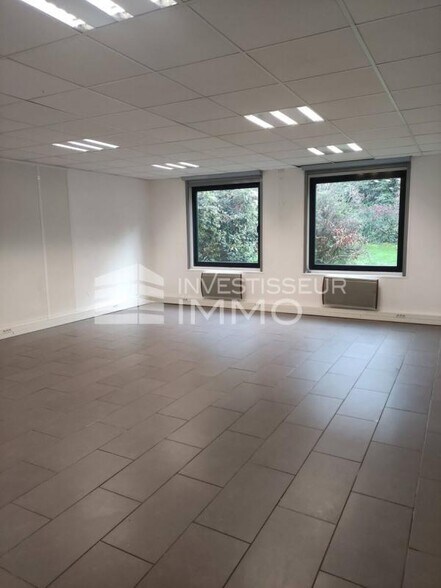 Office in Lognes for lease - Interior Photo - Image 2 of 3