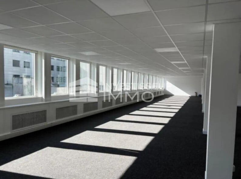 Office in Levallois-Perret for lease - Interior Photo - Image 1 of 4