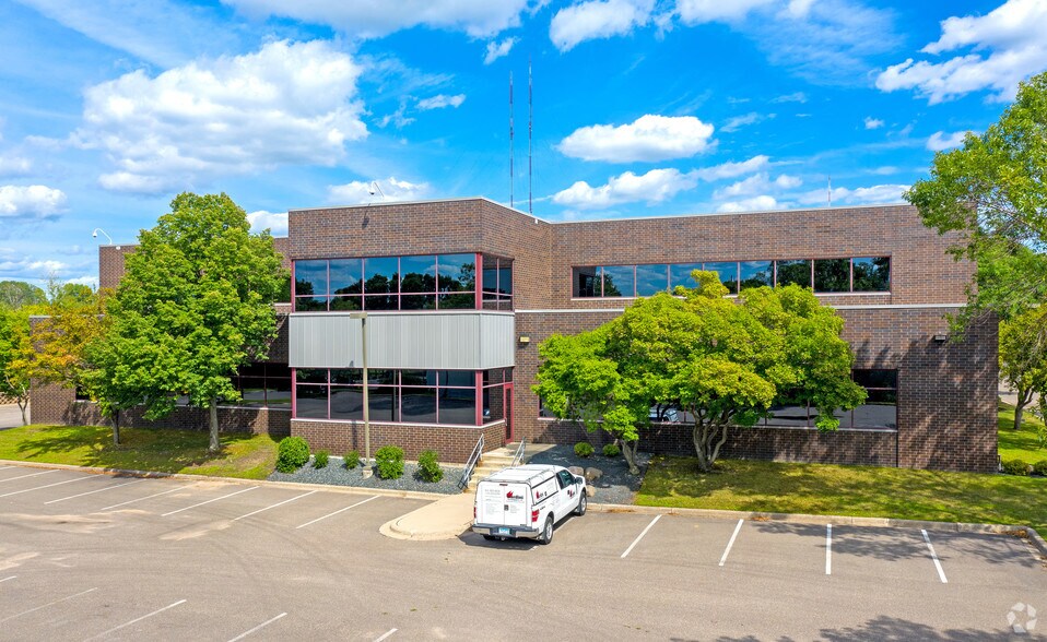 1275 Red Fox Rd, Arden Hills, MN for sale - Building Photo - Image 1 of 1