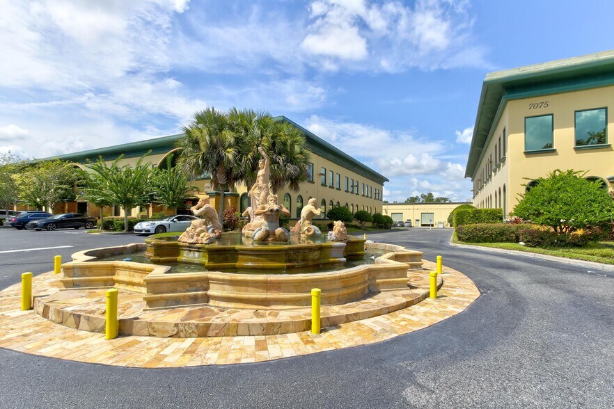 7075 Kingspointe Pky, Orlando, FL à vendre - Photo du bâtiment - Image 2 de 67