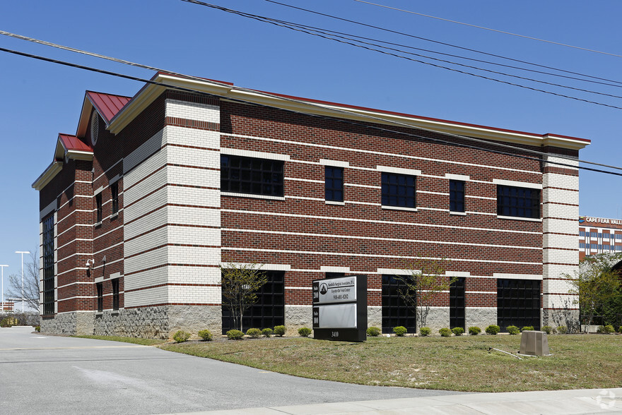 3410 Village Dr, Fayetteville, NC for lease - Building Photo - Image 2 of 11