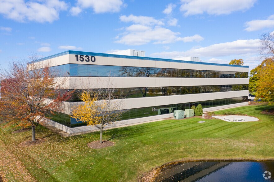 1530 E Dundee Rd, Palatine, IL à louer - Photo du bâtiment - Image 3 de 10