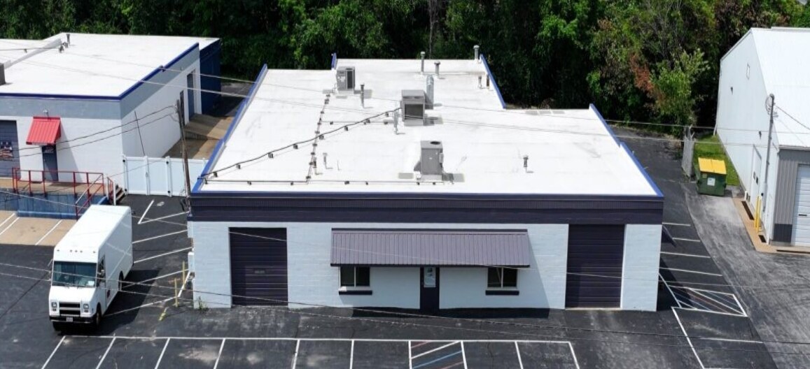 1427 W Lark Industrial Dr, Fenton, MO à vendre Photo du bâtiment- Image 1 de 1