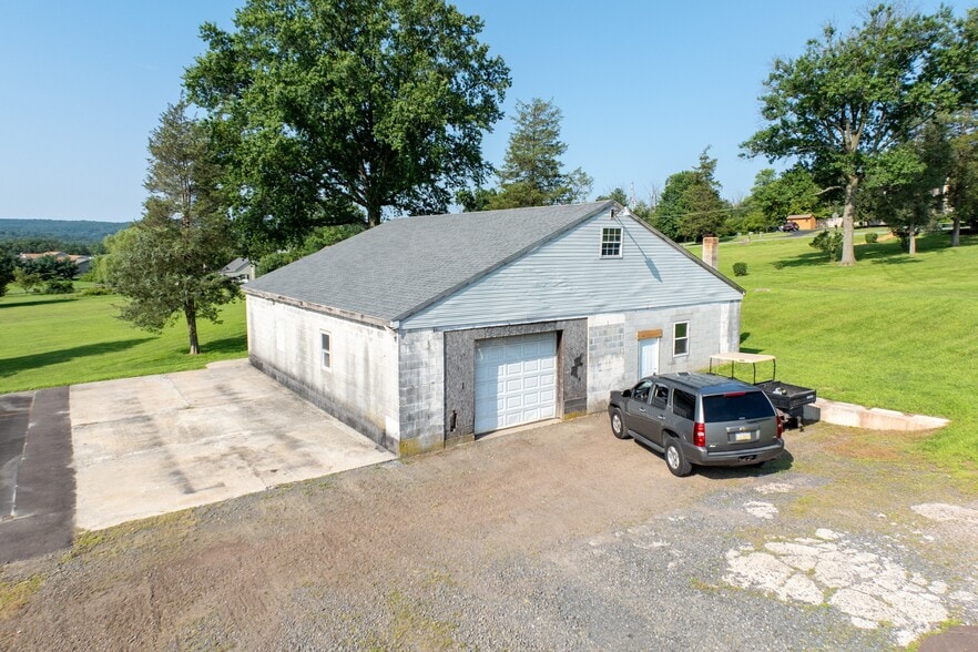 131 Squirrel Hollow Rd, Douglassville, PA à vendre - Photo principale - Image 1 de 9