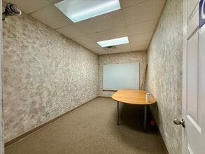 5800 Corporate Dr, Houston, TX for lease Interior Photo- Image 2 of 8