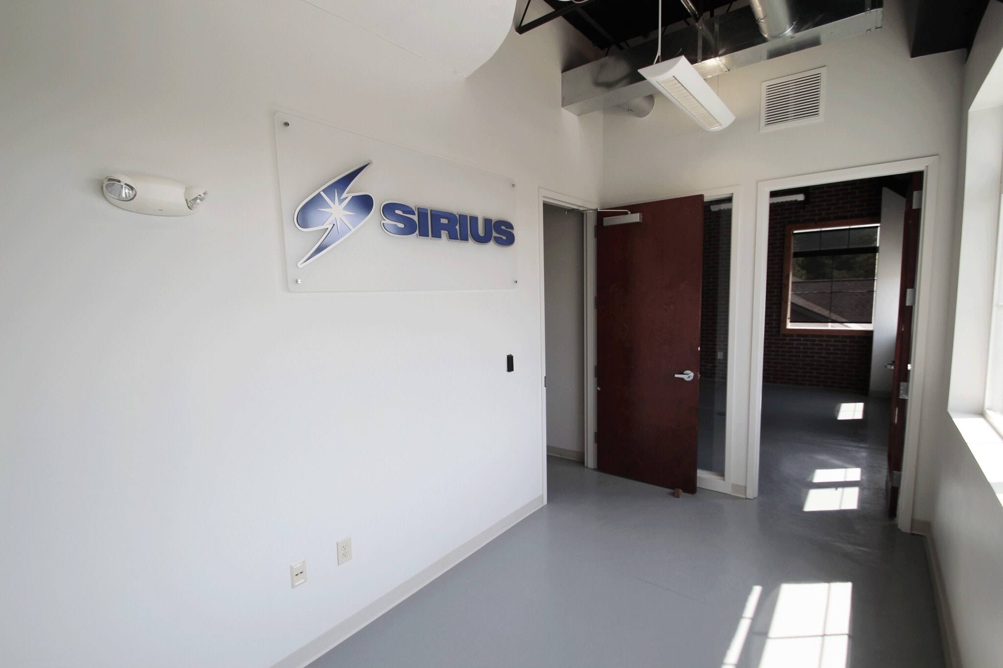 10883 Pearl Rd, Strongsville, OH for lease Interior Photo- Image 1 of 7